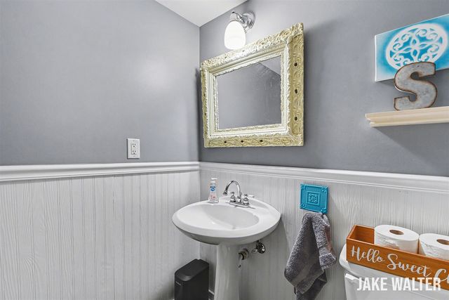 5314 S Silverstone Drive, Comstock Park, MI 49321