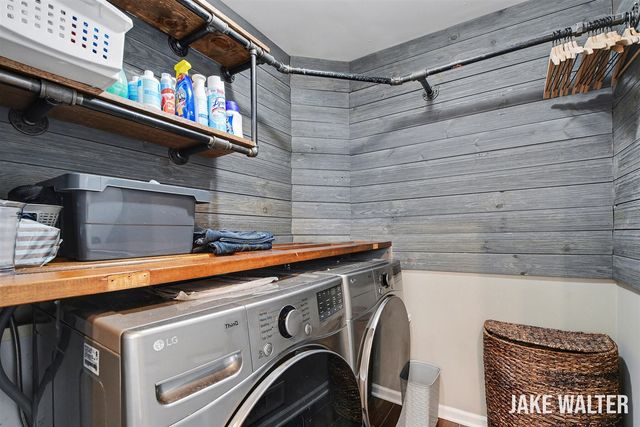 5314 S Silverstone Drive, Comstock Park, MI 49321