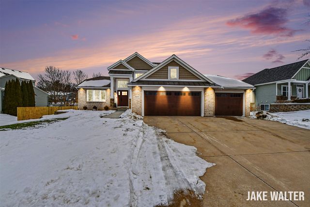 5314 S Silverstone Drive, Comstock Park, MI 49321