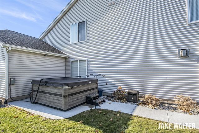 5314 S Silverstone Drive, Comstock Park, MI 49321