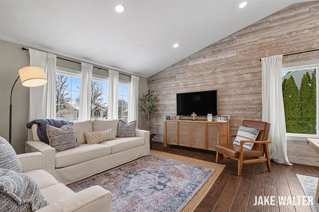 5314 S Silverstone Drive, Comstock Park, MI 49321