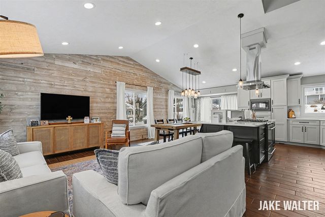 5314 S Silverstone Drive, Comstock Park, MI 49321