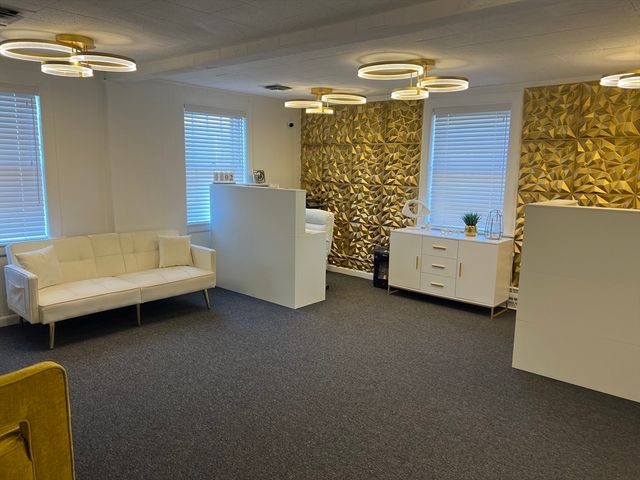 133 Maple St Suite 2, Springfield, MA 01105