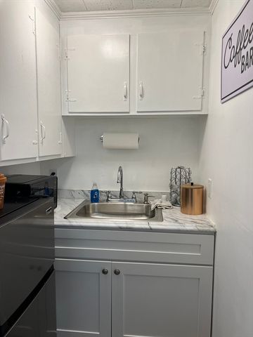 133 Maple St Suite 2, Springfield, MA 01105