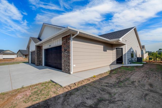 5420-5422 N Sandkey Ct, Wichita, KS 67204