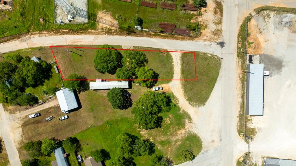 610 W Oak Street, Nocona, TX 76255