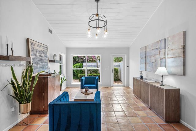 1015 SE 11th Court, Fort Lauderdale, FL 33316