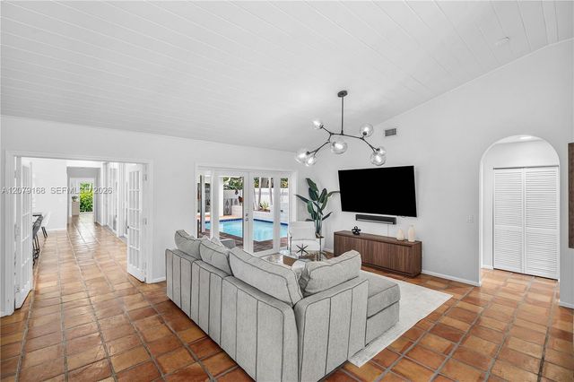 1015 SE 11th Court, Fort Lauderdale, FL 33316