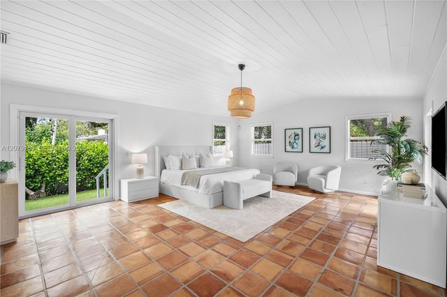 1015 SE 11th Court, Fort Lauderdale, FL 33316