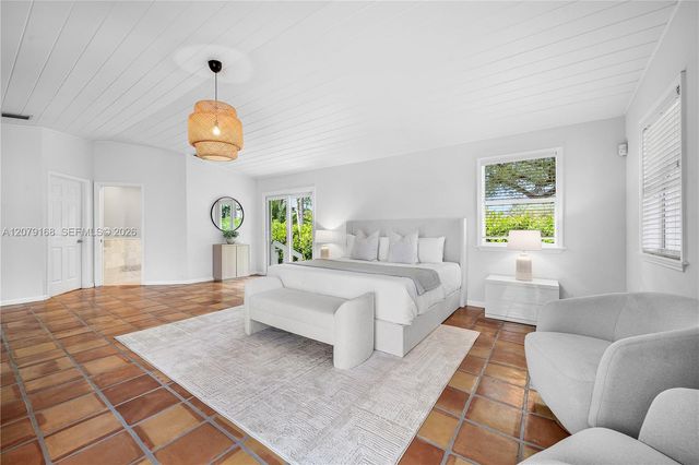 1015 SE 11th Court, Fort Lauderdale, FL 33316