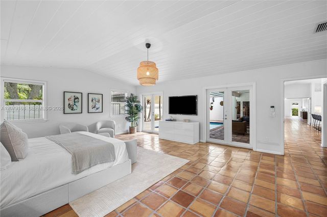 1015 SE 11th Court, Fort Lauderdale, FL 33316