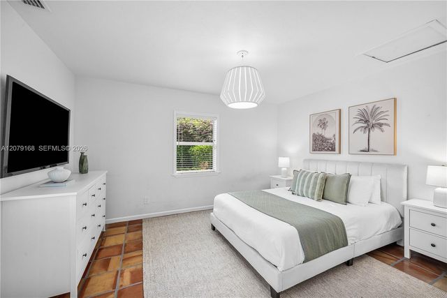 1015 SE 11th Court, Fort Lauderdale, FL 33316