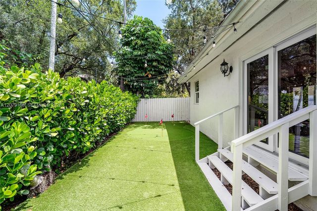 1015 SE 11th Court, Fort Lauderdale, FL 33316