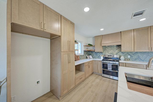 1311 Meadgreen DR, Austin, TX 78758