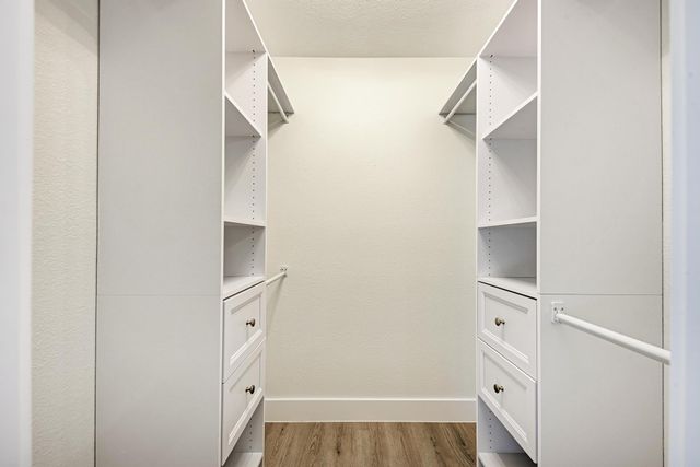 1311 Meadgreen DR, Austin, TX 78758