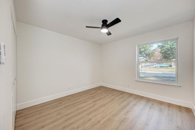 1311 Meadgreen DR, Austin, TX 78758