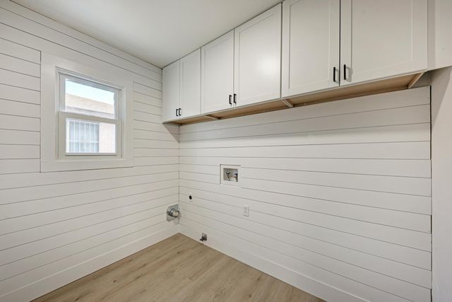 1311 Meadgreen DR, Austin, TX 78758