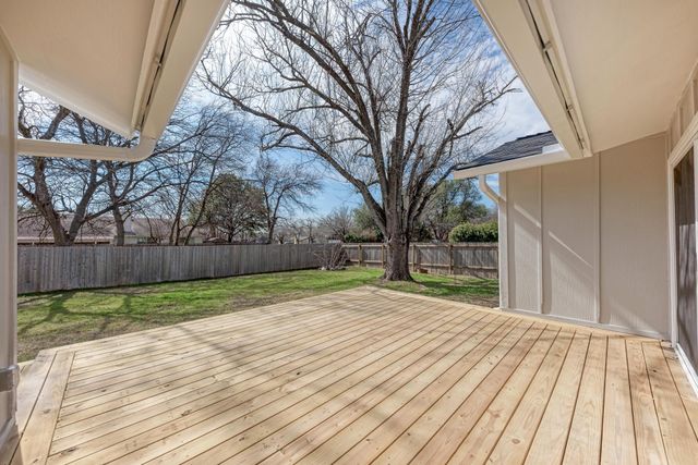 1311 Meadgreen DR, Austin, TX 78758