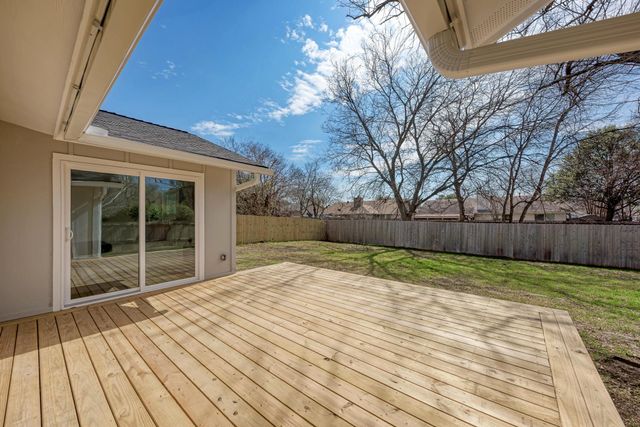 1311 Meadgreen DR, Austin, TX 78758