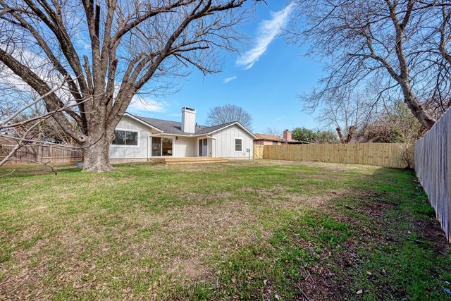 1311 Meadgreen DR, Austin, TX 78758