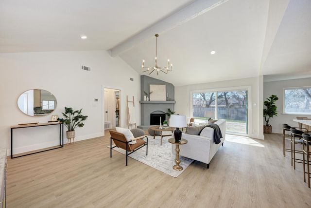 1311 Meadgreen DR, Austin, TX 78758