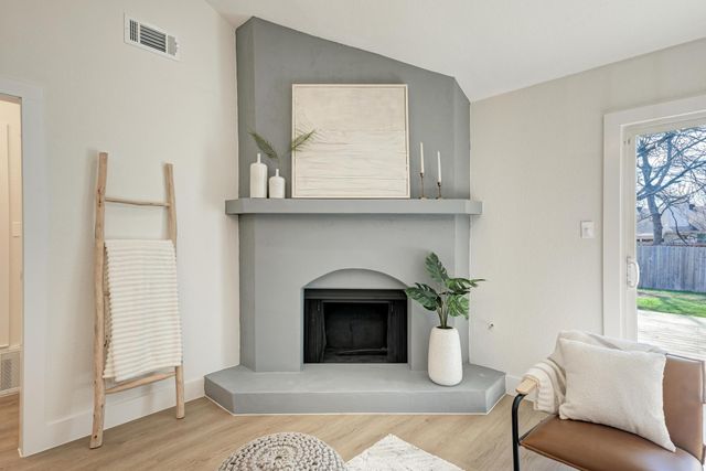 1311 Meadgreen DR, Austin, TX 78758