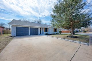 1311 Meadgreen DR, Austin, TX 78758