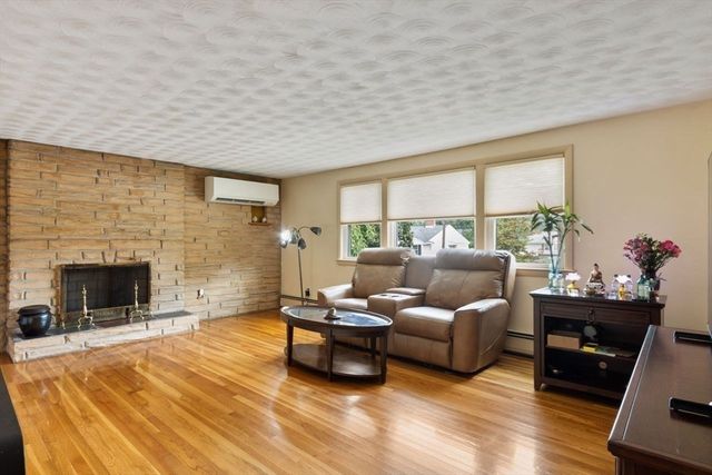 12 Mansfield Street, Peabody, MA 01960