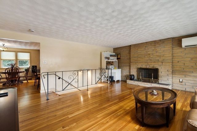 12 Mansfield Street, Peabody, MA 01960