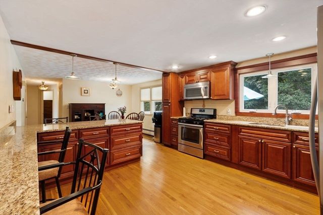 12 Mansfield Street, Peabody, MA 01960