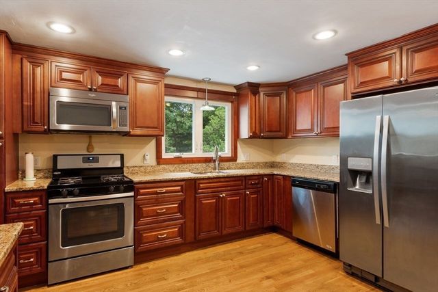 12 Mansfield Street, Peabody, MA 01960