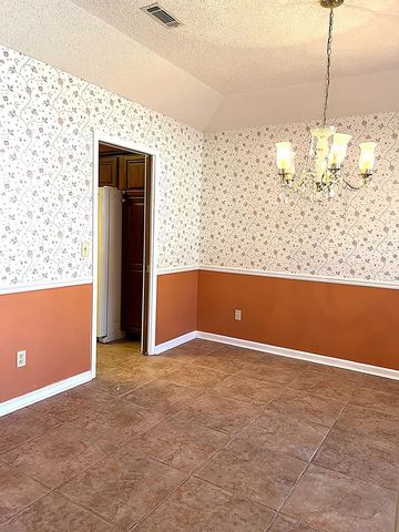 818 Wimbledon Dr, Dothan, AL 36305