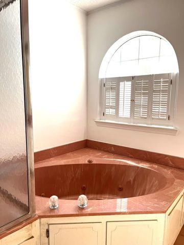 818 Wimbledon Dr, Dothan, AL 36305