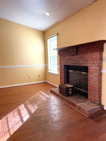 818 Wimbledon Dr, Dothan, AL 36305