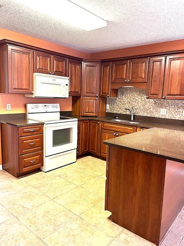 818 Wimbledon Dr, Dothan, AL 36305