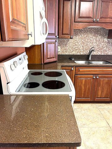 818 Wimbledon Dr, Dothan, AL 36305