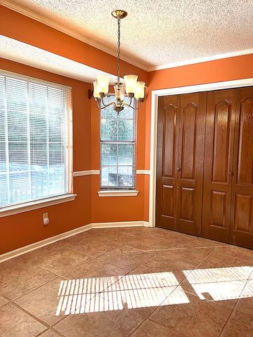 818 Wimbledon Dr, Dothan, AL 36305