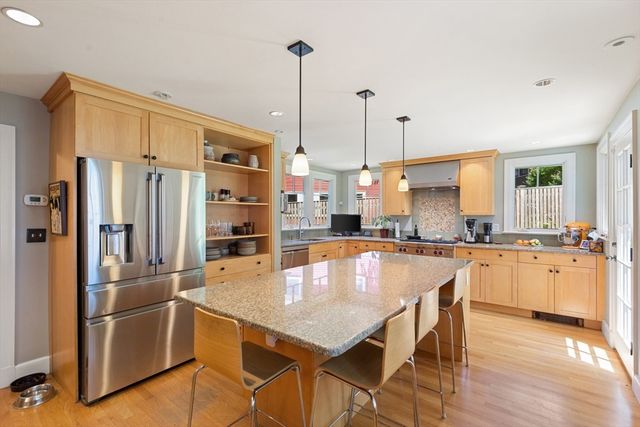 10 Hillsdale Rd, Arlington, MA 02476