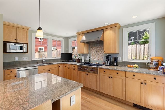 10 Hillsdale Rd, Arlington, MA 02476