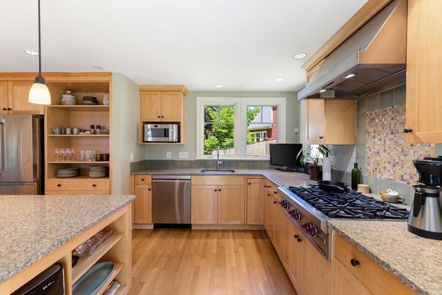 10 Hillsdale Rd, Arlington, MA 02476