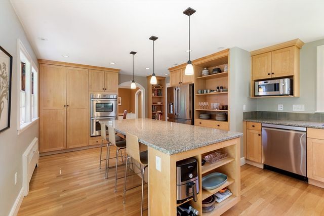 10 Hillsdale Rd, Arlington, MA 02476