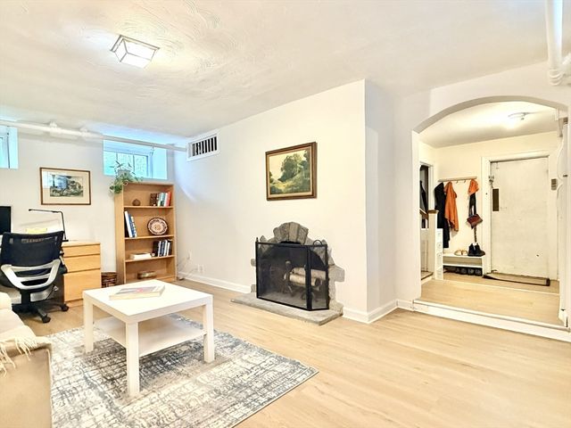 10 Hillsdale Rd, Arlington, MA 02476
