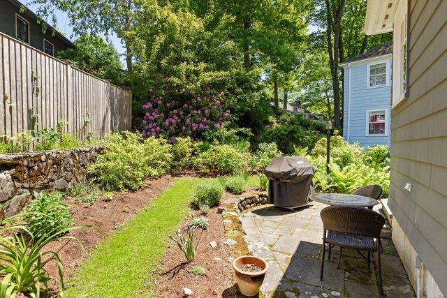 10 Hillsdale Rd, Arlington, MA 02476