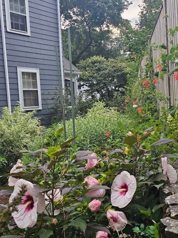10 Hillsdale Rd, Arlington, MA 02476