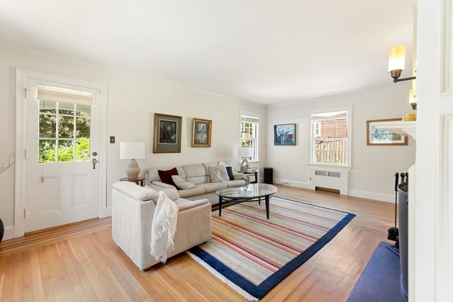 10 Hillsdale Rd, Arlington, MA 02476