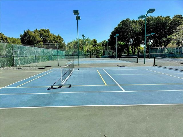 508 Gardens Dr 202, Pompano Beach, FL 33069