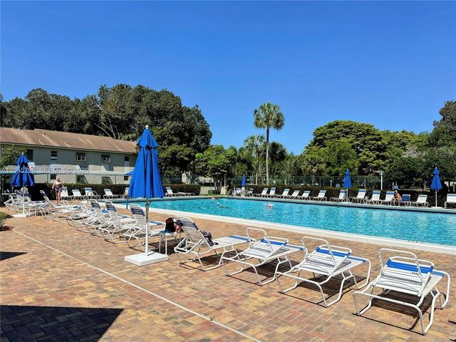 508 Gardens Dr 202, Pompano Beach, FL 33069