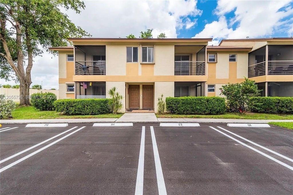 508 Gardens Dr 202, Pompano Beach, FL 33069