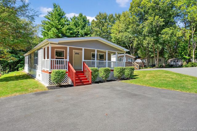 280 Fawn Walden Circle, Walden, NY 12586