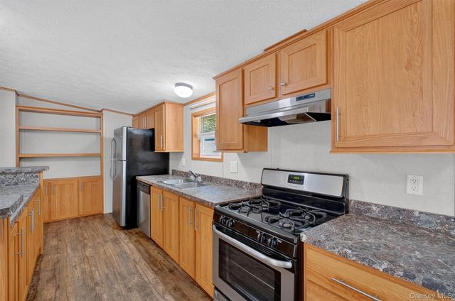 280 Fawn Walden Circle, Walden, NY 12586